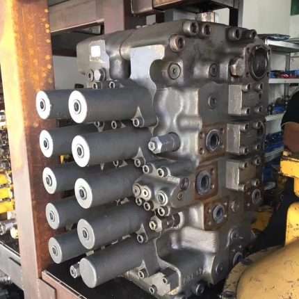 Doosan Daewoo DX420 distribution valve