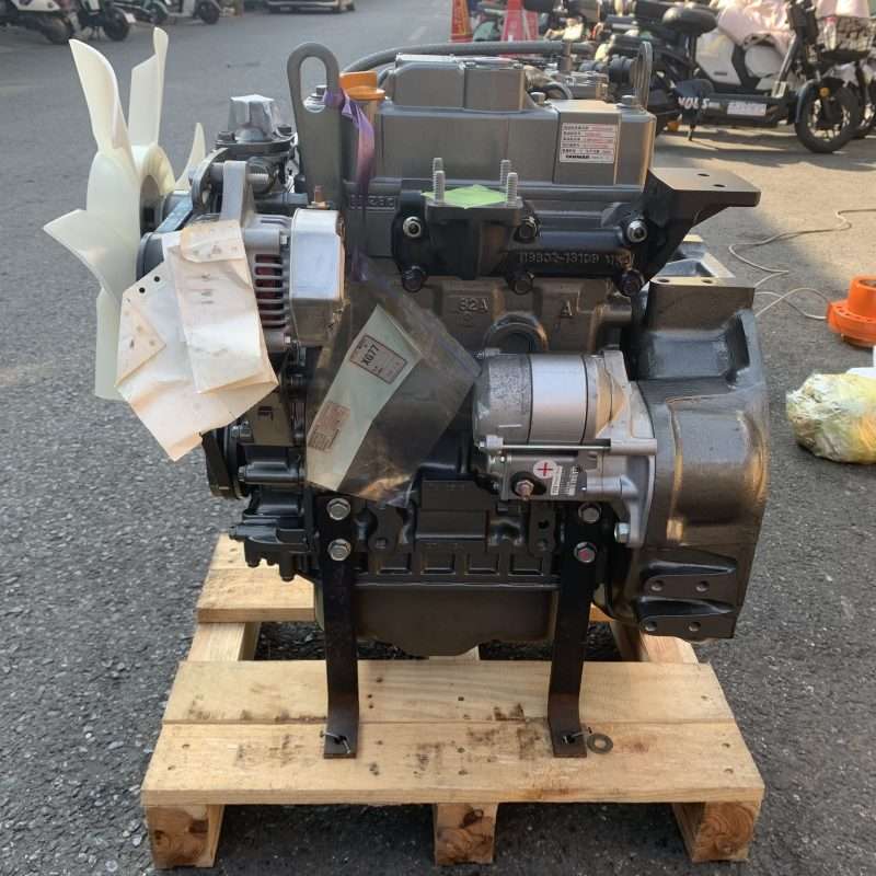 Yanmar 3TNV82A engine