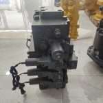 Komatsu WA500-6 Control Valve Assembly