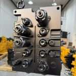 Kobelco SK200-8 distribution valve