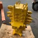 Komatsu PC160-7 dispensing valve