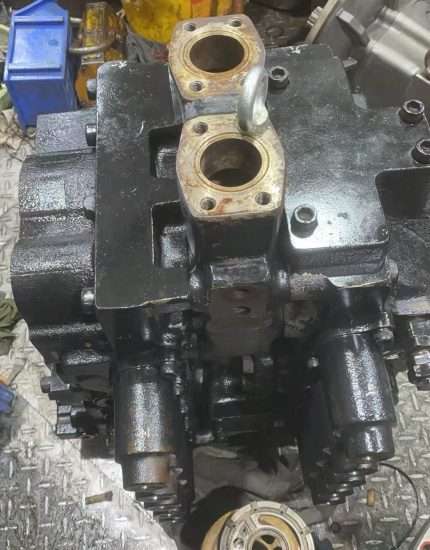 Kobelco SK450-6 distribution valve