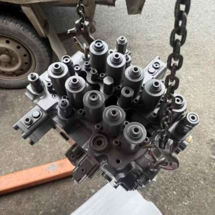 Volvo EC200 distribution valve