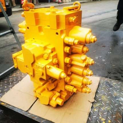 Komatsu PC200-7 dispensing valve