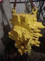 Komatsu PC200-8 dispensing valve